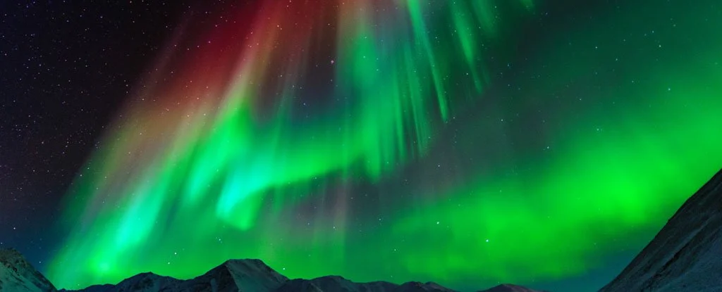 41.000 Yıl Önce Dünyanın Eğik Manyetik Alanı Auroraları Ekvatora İtti