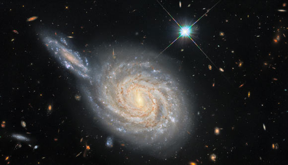 Hubble Uzay Teleskobu, İki Sarmal Gökadanın Birleşimini Gözlemliyor