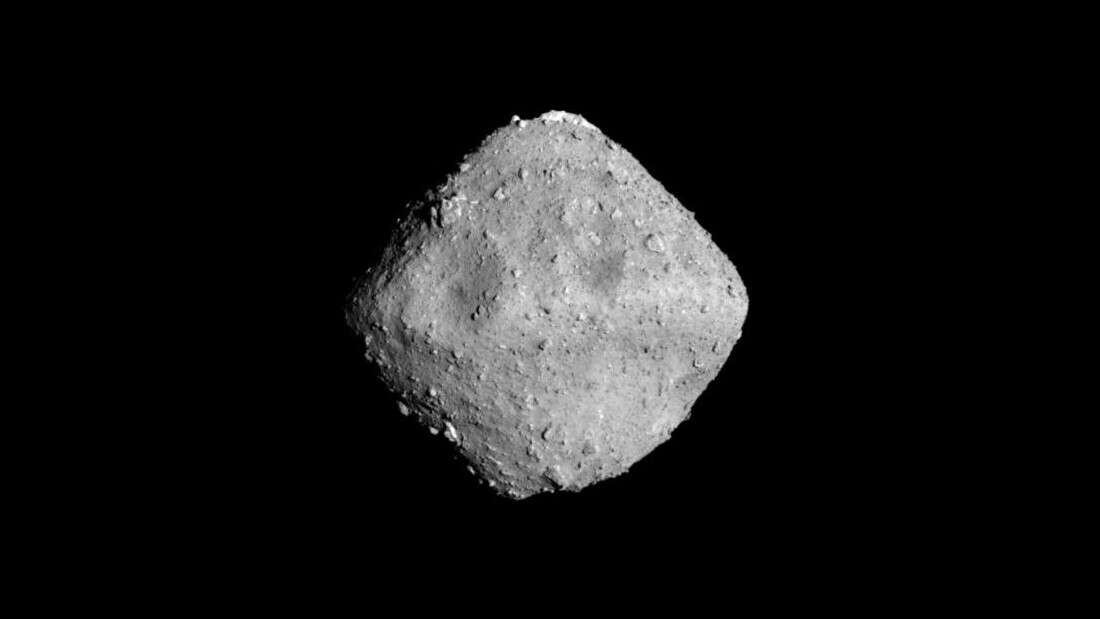 Uzay aracı Hayabusa 2'nin Ryugu Asteroidi'nin Yüzeyinden ve Altından Aldığı Örnekler