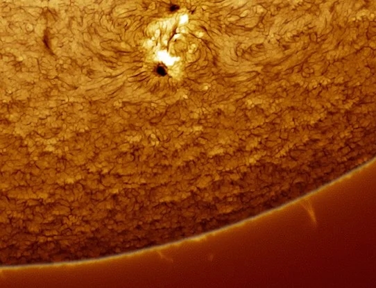 Boya ve Hoparlör, Güneş'in Plazma Jetlerinin Fiziğini Nasıl Açıklayabilir?
