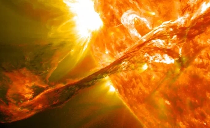 Dev Güneş Patlaması Dünyaya Doğru Yol Alıyor