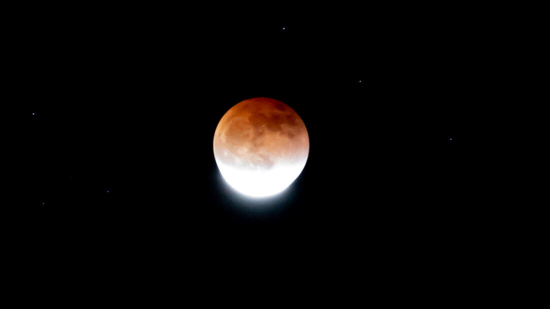 Kaçırdıysanız Diye: Tam Ay Tutulmasının Görüntüleri ve Videoları