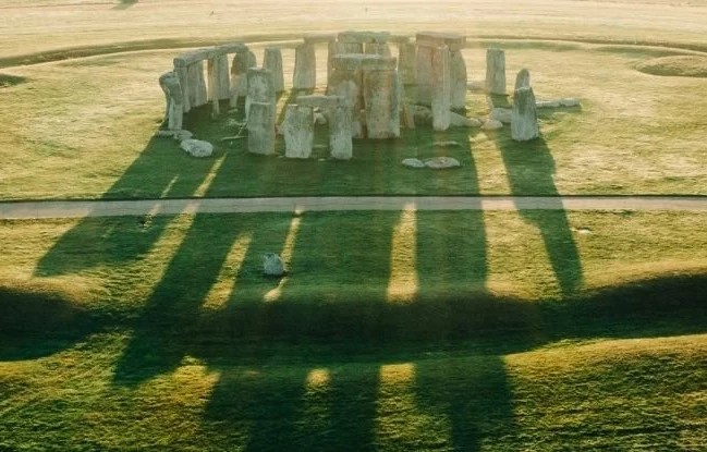 Stonehenge Yakınında İnsan Yapımı Birkaç Gizemli Çukur Ortaya Çıktı