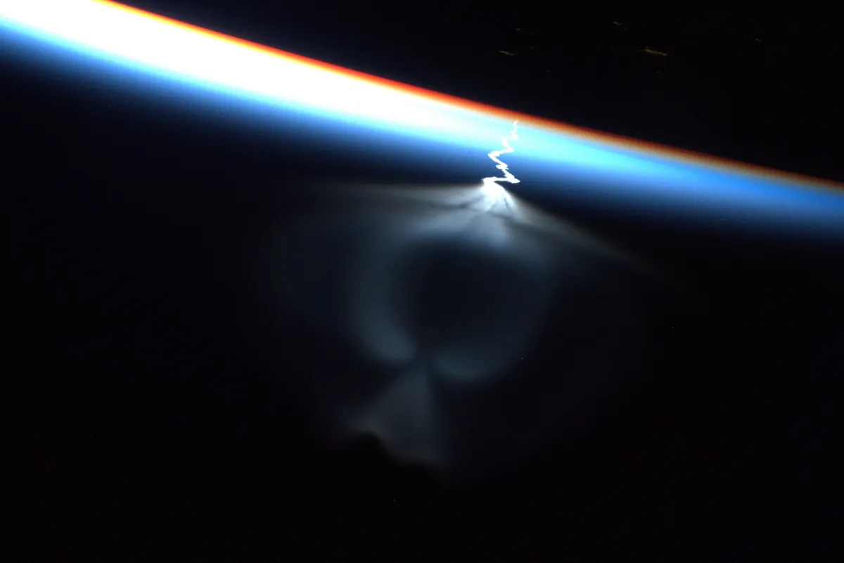 ISS'den İnanılmaz Fotoğraf “Uzay Meleği”ni Yakaladı