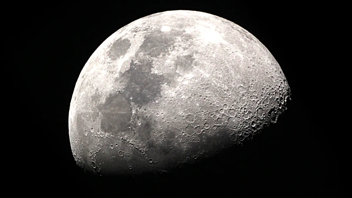 Japon Gök Bilimci Ay'a Çarpan Meteorun Videosunu Yakaladı