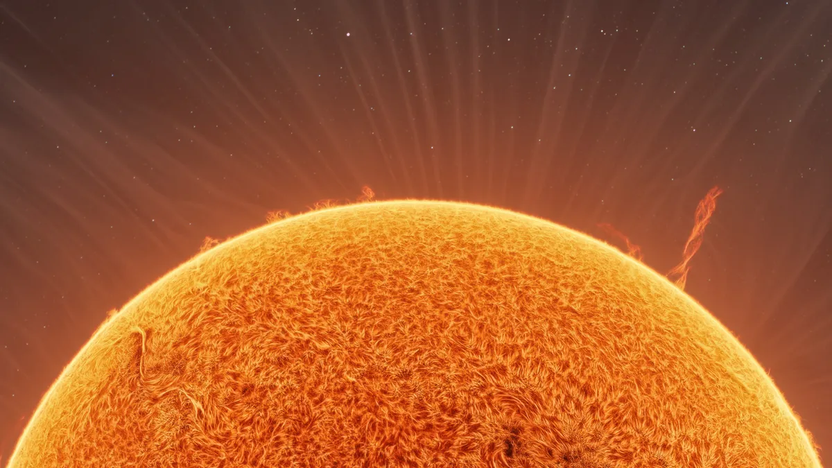 Güneşin İnanılmaz Mozaik Fotoğrafı, 14 Dünya Uzunluğunda Plazma Kasırgasını Gösteriyor