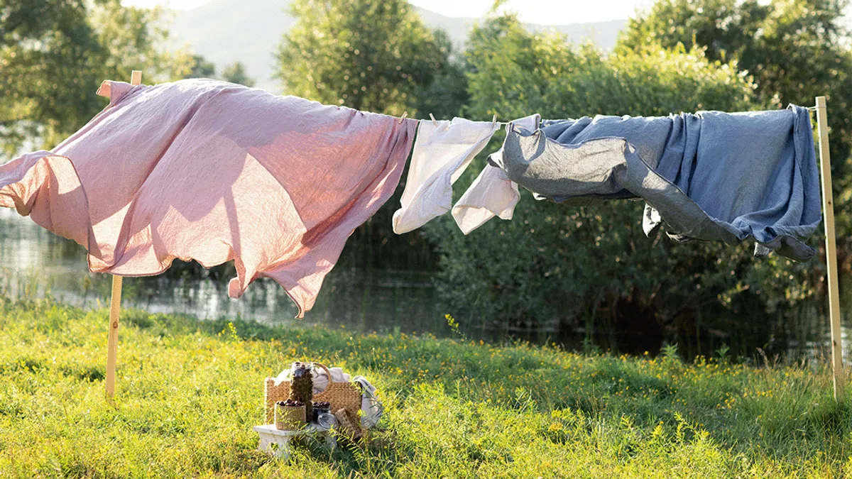 Çamaşırlar Kurutmak İçin Dışarıya Asıldığında Neden Daha İyi Kokar?