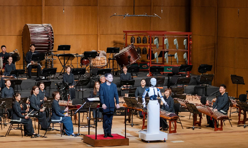 İlk Robot Orkestra Şefi: EveR 6