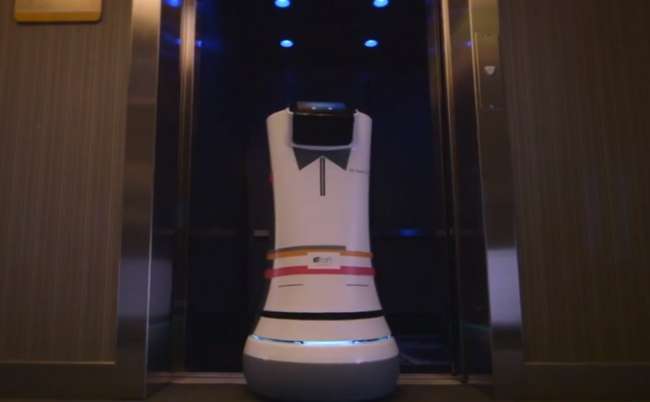 Robotlar otel çalışanlarının işine göz dikti