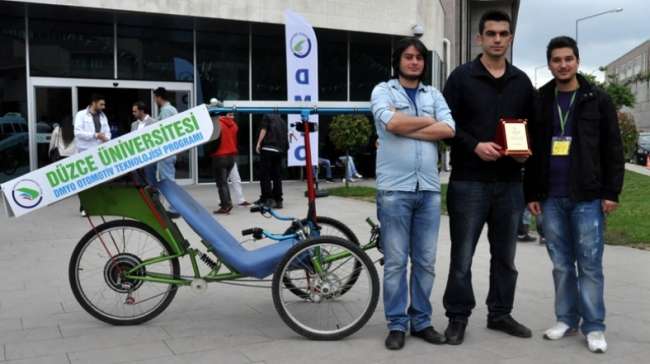 Düzce Üniversitesi Öğrencilerinden Güneş Enerjili Bisiklet