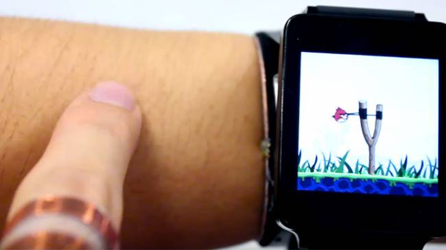 Akıllı saatlerin dokunmatiğini kolunuza getiren teknoloji