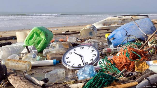 2050'de denizlerde balıktan çok çöp olacak