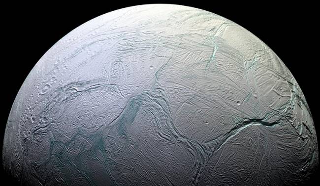 Satürn’ün Uydusu Enceladus’ta Canlılık için En Temel Bileşenler Bulundu