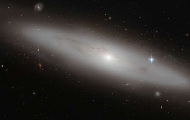 Hubble Uzay Teleskobu kayıp ve yalnız galaksiyi görüntüledi