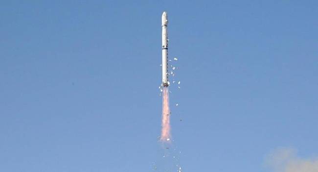Japonya, afet uyarısı yapacak Himawari-9 uydusunu fırlattı