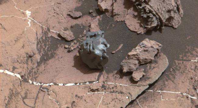 Mars yüzeyinde metal bir meteor bulundu