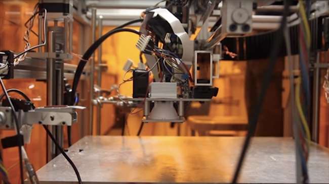 10 farklı materyali aynı anda kullanabilen 3D yazıcı