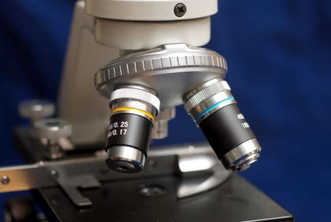 Bilim insanları ışık saçan düzensiz malzemelerle optik mikroskopları geliştirdi
