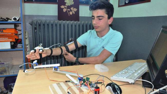 Polislerin güvenliği için 'robot kol' geliştirdi