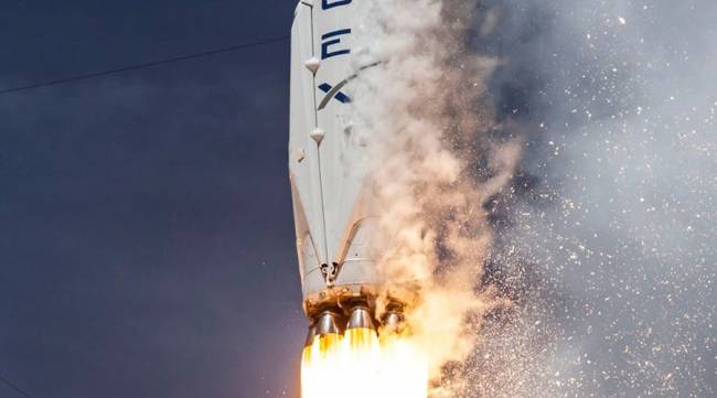 SpaceX'in Falcon 9 roketi okyanustaki platforma inemedi