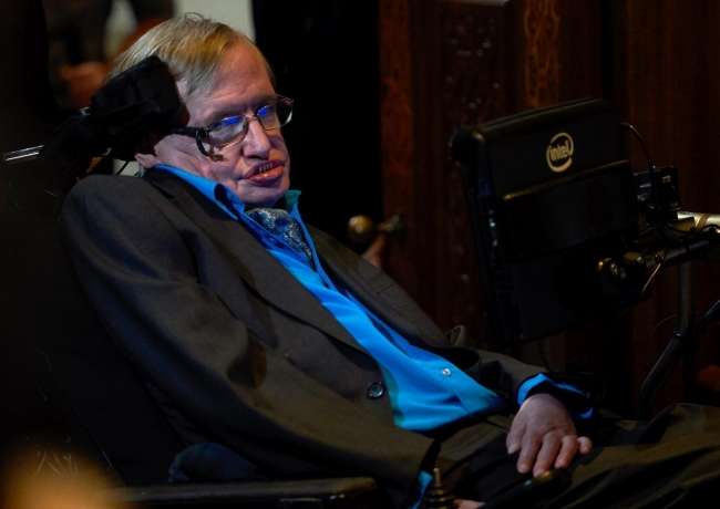Stephen Hawking: Evreni bile çözeriz ama kadınları asla