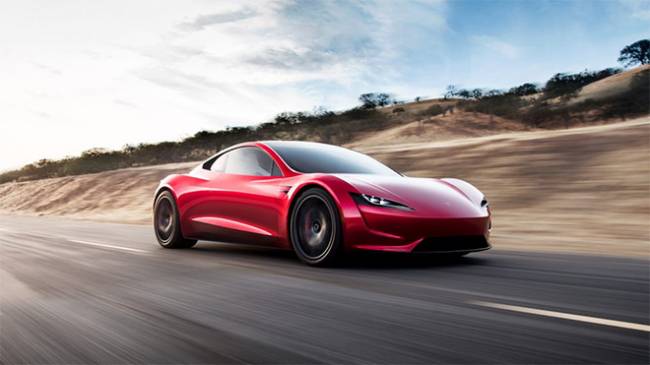 Tesla'nın kurucusu Elon Musk yeni araçlarını tanıttı