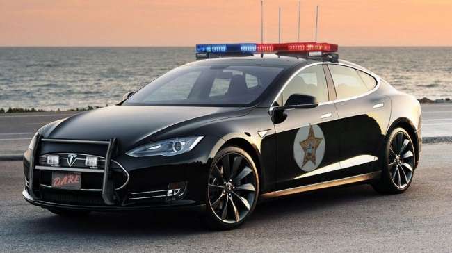 Tesla Polis Arabası Oldu