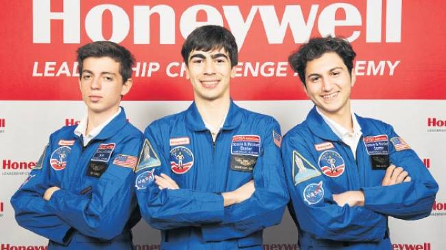 3 liseli Türk genç uzay programında